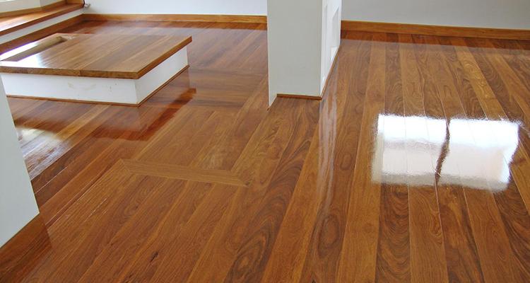 Assoalho de Cumarú 15cm Tradicional em ambiente interno