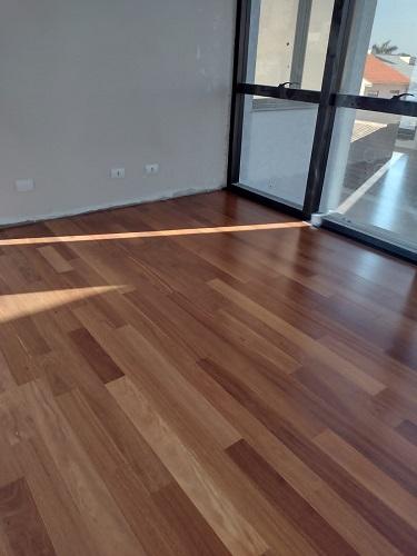 Acabamento e proporção do Assoalho de Cumarú Envernizado 10cm TG4