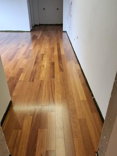 Acabamento envernizado do Assoalho de Cumarú Envernizado 10cm TG4