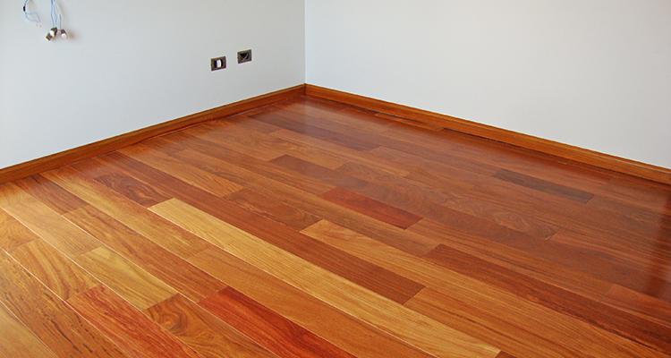Detalhe do Assoalho de Cumarú Envernizado 13cm TG4 em madeira maciça