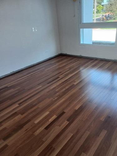 Assoalho de Cumarú Envernizado 6cm TG4 em composição interna