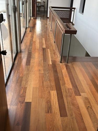 Detalhe do Assoalho de Ipê 10cm TG4 em madeira maciça