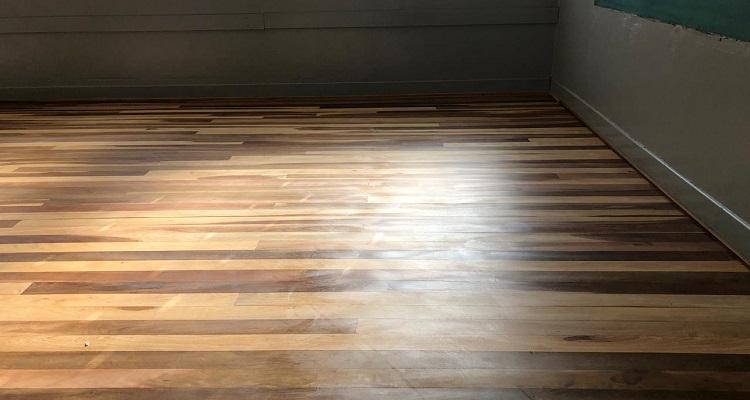 Assoalho de Ipê Rajado 10cm Tradicional aplicado em ambiente interno