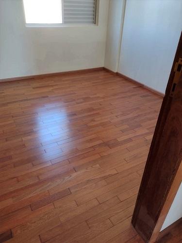 Assoalho de Jatobá Envernizado 5cm TG4 em composição residencial