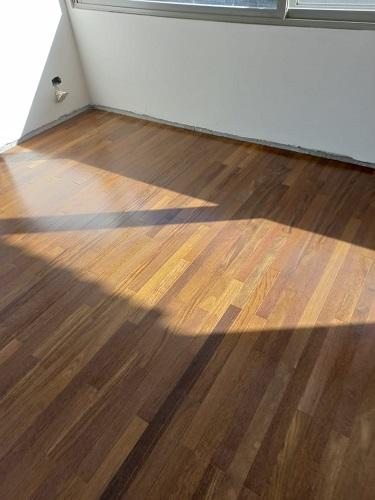 Superfície do Assoalho de Sucupira Envernizado 6cm TG4