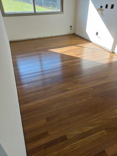 Detalhe da paginação do Assoalho de Sucupira Envernizado 6cm TG4