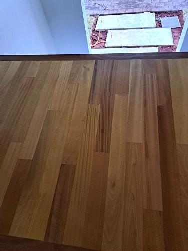 Acabamento do Assoalho de Tatajuba 10cm TG4 em ambiente interno