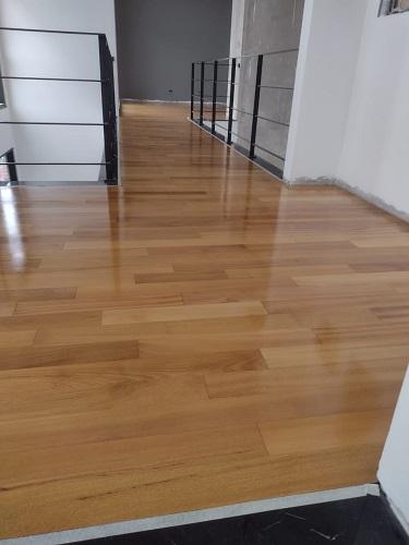 Acabamento do Assoalho de Tatajuba 10cm TG4