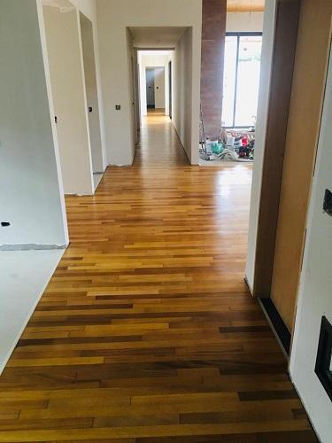 Acabamento do Assoalho de Tatajuba 6,5cm TG4 em ambiente interno