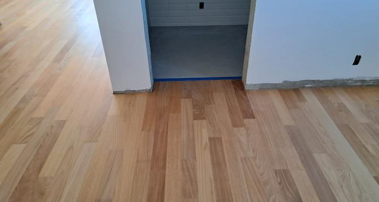 Assoalho de Tauari 9cm TG4 com paginação em peças de 9cm