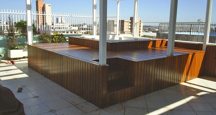 Composição externa com Deck de Cumarú 10cm