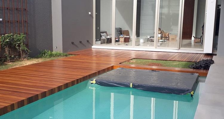 Deck de Cumarú 10cm aplicado em área externa