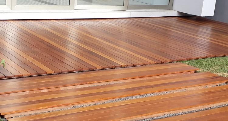 Aplicação do Deck de Cumarú 10cm em varanda