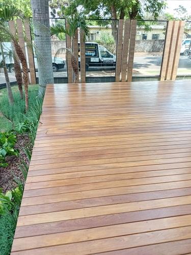 Aplicação do Deck de Cumarú 10cm em varanda