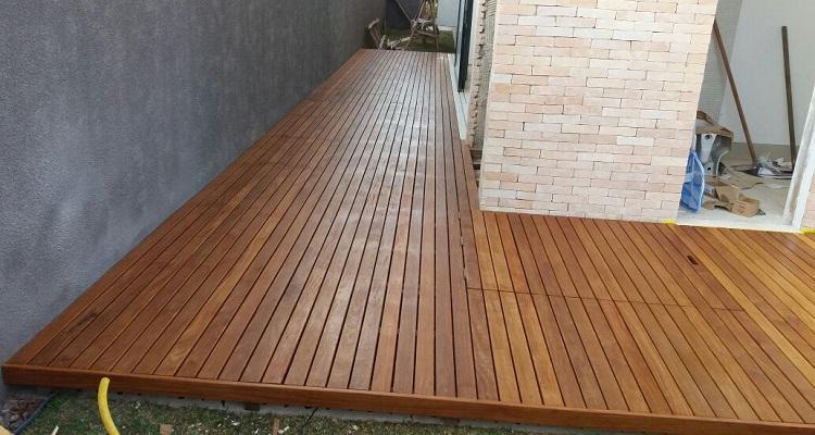 Aplicação do Deck de Cumarú 7cm em espaço de lazer