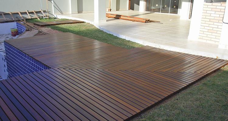 Deck de Itaúba 7cm aplicado em deck externo