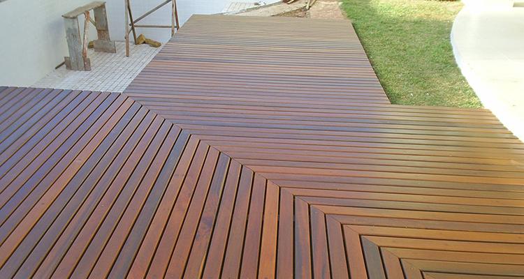 Detalhe do acabamento do Deck de Itaúba 7cm