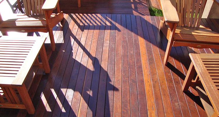 Deck de Itaúba 7cm em espaço de lazer