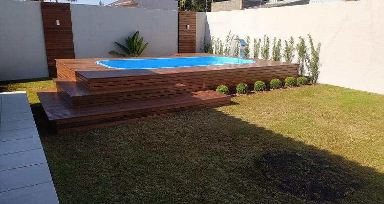 Deck de Itaúba 7cm instalado em área externa