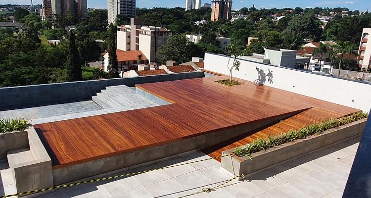 Deck de Tatajuba 10cm aplicado em área externa