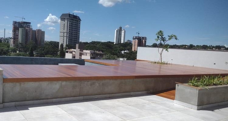 Detalhe do acabamento do Deck de Tatajuba 10cm