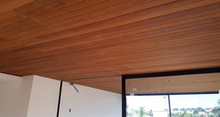 Forro de Angelim 10cm aplicado em ambiente interno