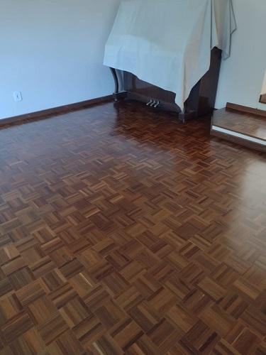 Piso de Parquet de Ipê com paginação geométrica