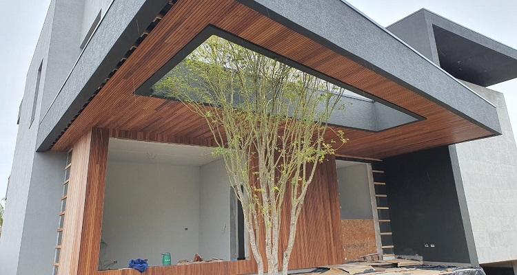 Ripado de Cumarú 2,5cm aplicado em revestimento de parede