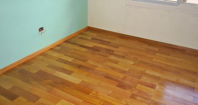 Piso de Tacão de Garapa 10cm x 40cm com paginação tradicional