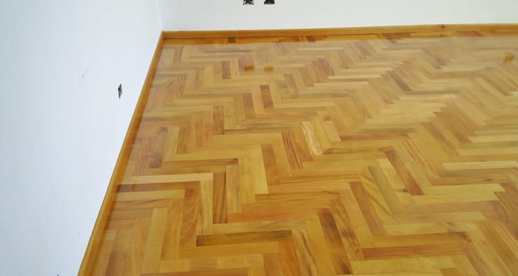 Tacão de Garapa 7cm x 42cm aplicado em ambiente interno