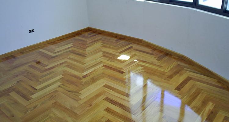 Piso de Tacão de Garapa 7cm x 42cm com paginação tradicional