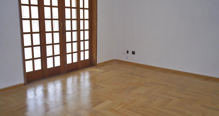 Tacão de Marfim 10cm x 40cm aplicado em ambiente interno