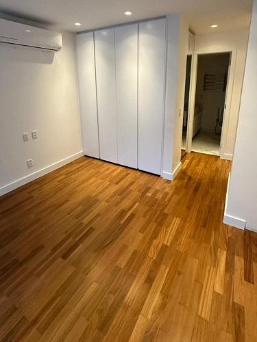 Tacão de Peroba 7cm x 42cm aplicado em ambiente interno