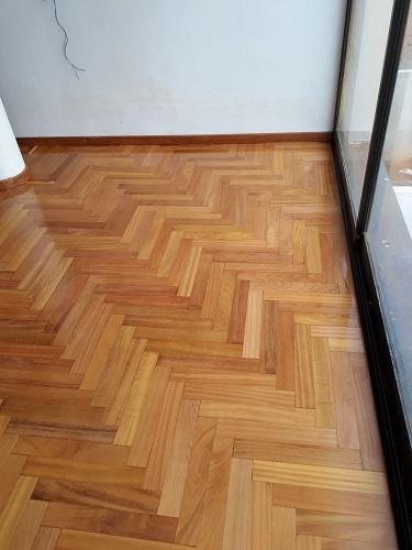 Piso de Tacão de Tatajuba 7cm x 42cm com paginação tradicional