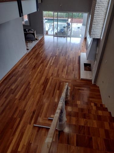 Ambiente com Assoalho de Cumarú 10cm TG4