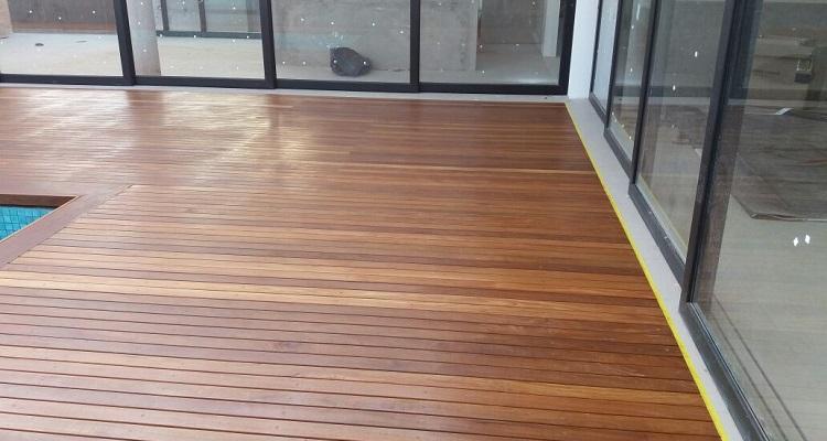 Ambiente com Deck de Cumarú 7cm