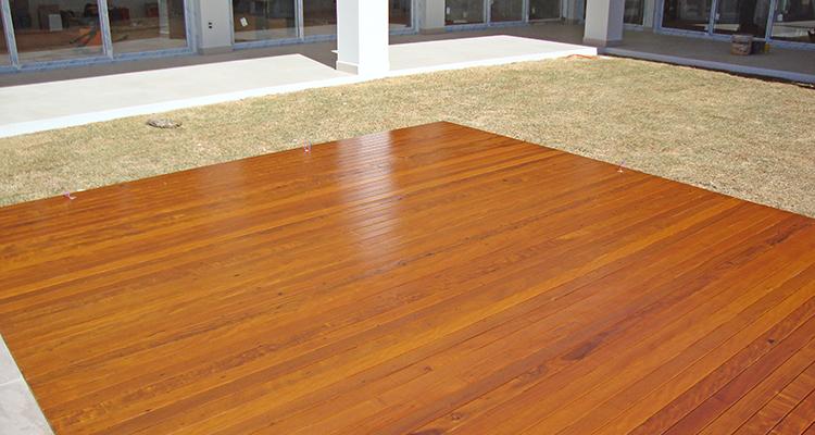 Ambiente com Deck de Itaúba 7cm