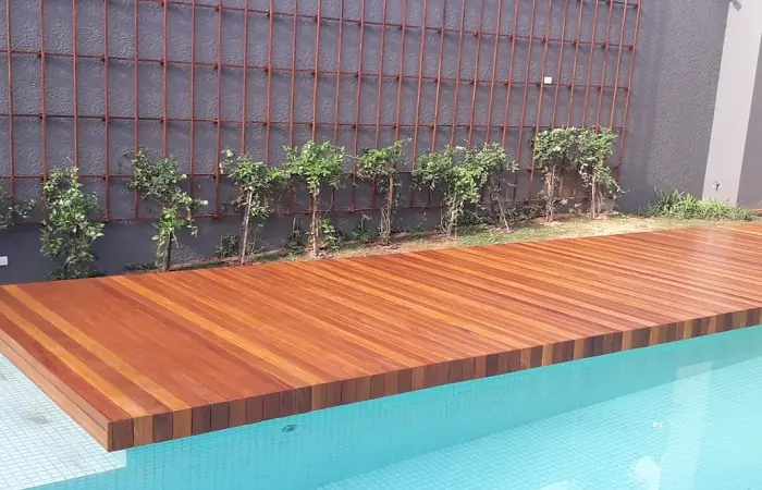 Deck de madeira maciça