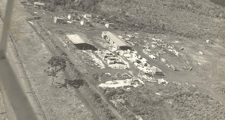 [Foto da empresa em 1977]